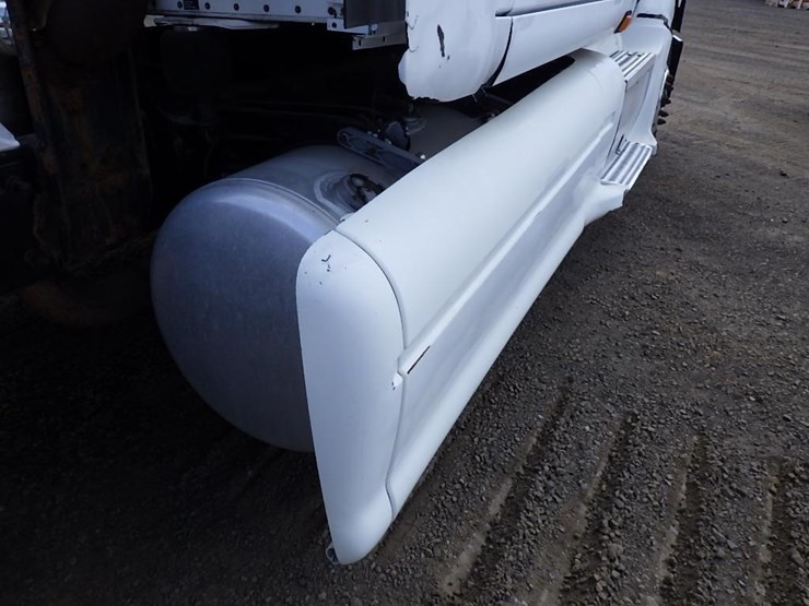 2005-peterbilt-387-image-42