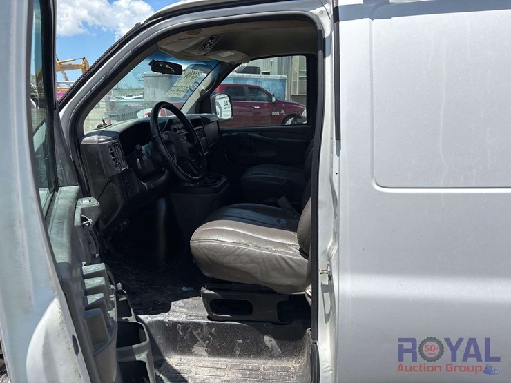 2006-chevrolet-express-3500-image-14