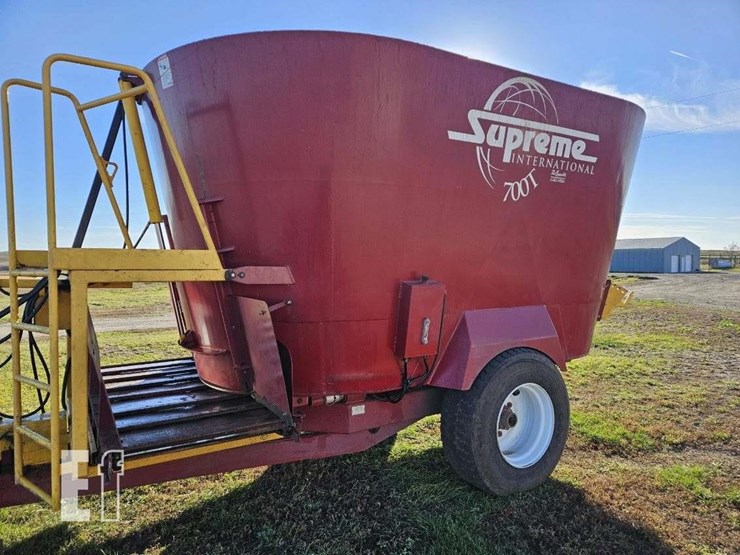 2009-supreme-intl-700t-image-7