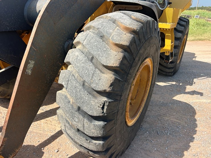 2012-deere-544k-image-14