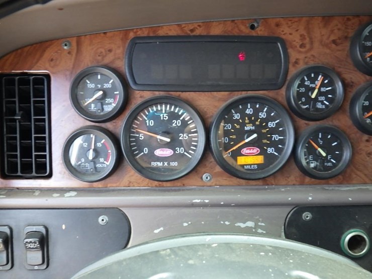 2005-peterbilt-387-image-19