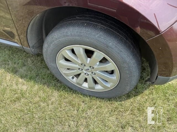 2010-ford-edge-image-2