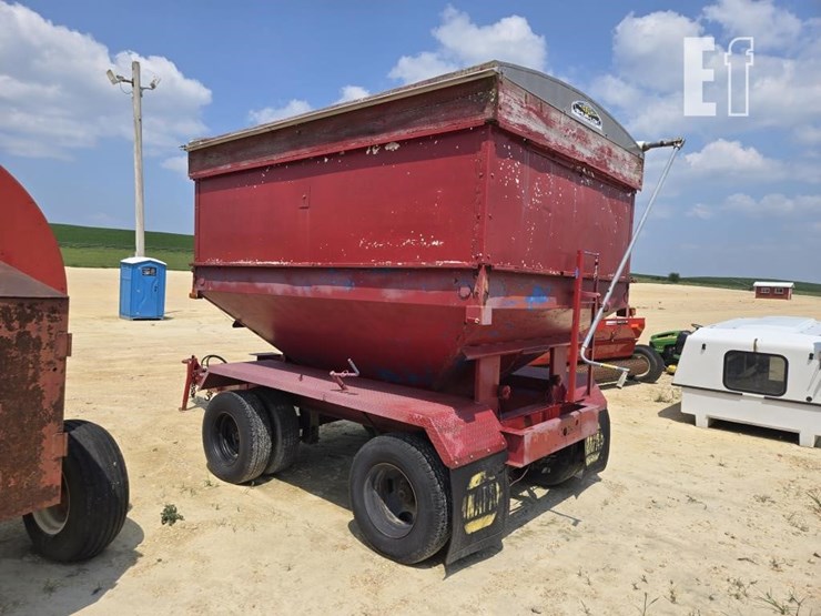 double-b-gravity-wagon-w/-shur-lok-roll-up-tarp-3840-image-5