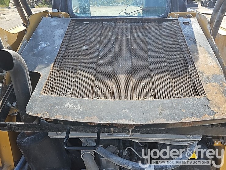 2012-caterpillar-242b3-image-17