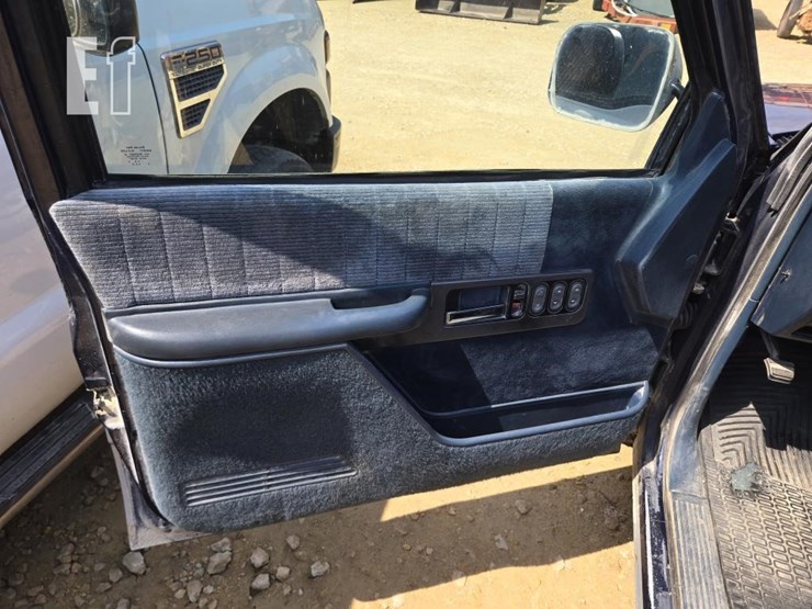 1993-chevrolet-silverado-1500-image-10