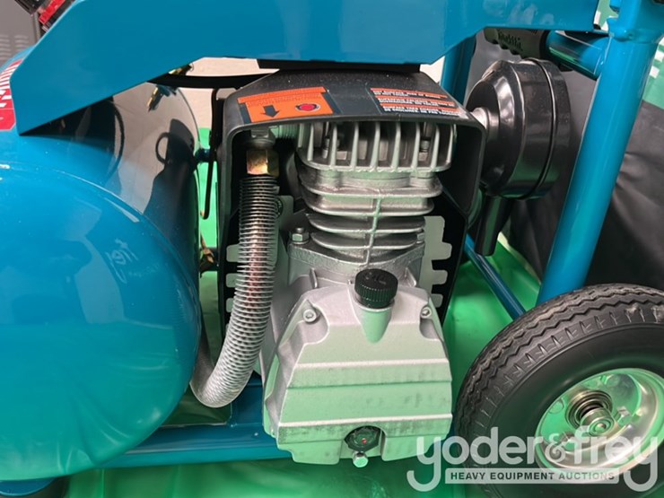 mac5200-makita-3hp-6gal-professional-contractor-grade-air-compressor-image-8