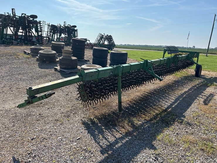 john-deere-400-image-1