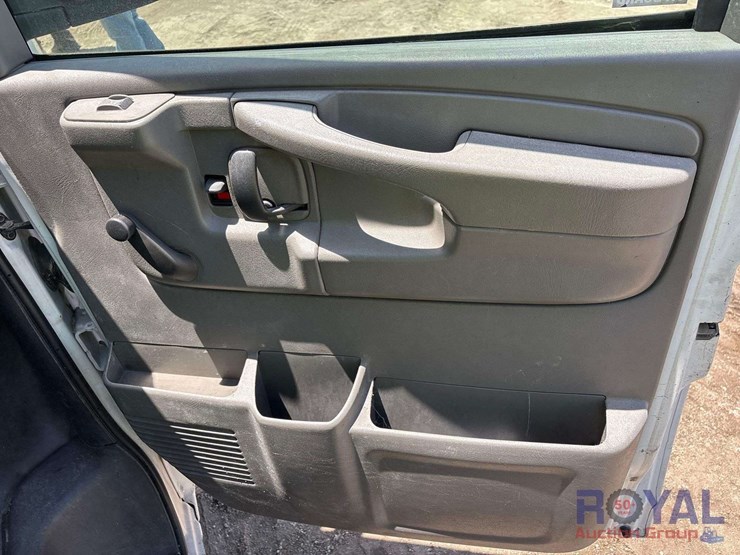 2006-chevrolet-express-3500-image-32