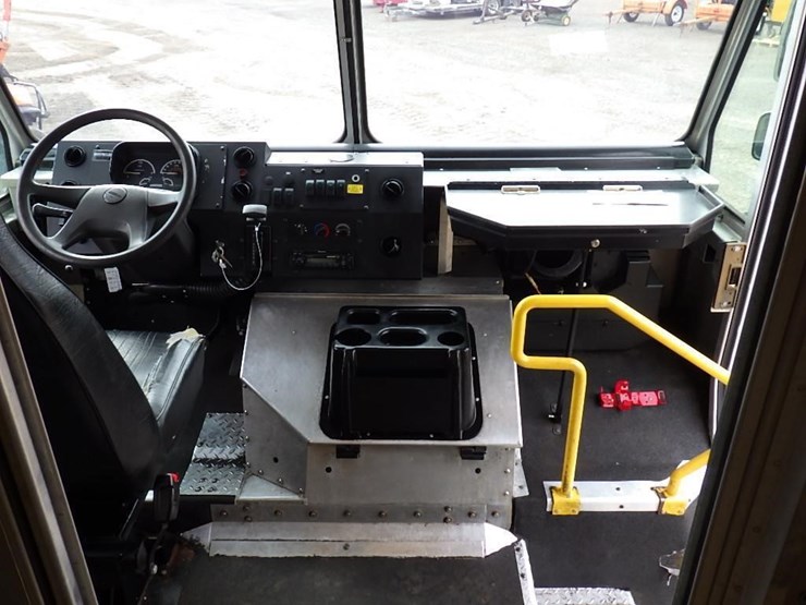 2012-freightliner-mt55-image-14