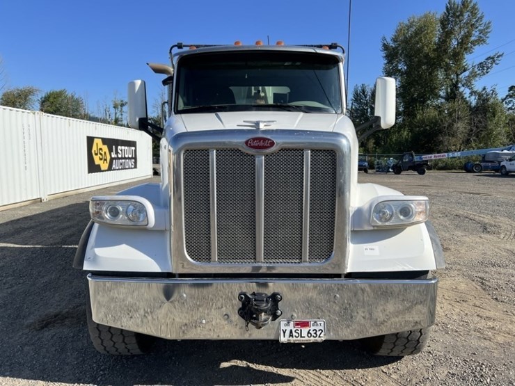 2020-peterbilt-567-image-9