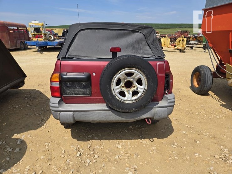 2000-chevrolet-tracker-image-9
