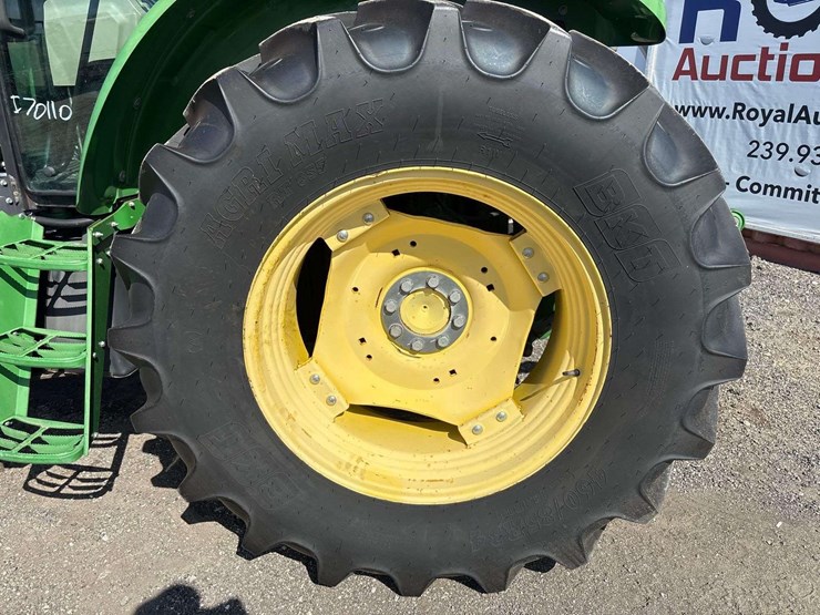 2017-john-deere-6120e-image-23