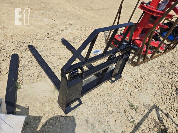 new-mower-king-skid-steer-quick-tach-pallet-forks-image-3
