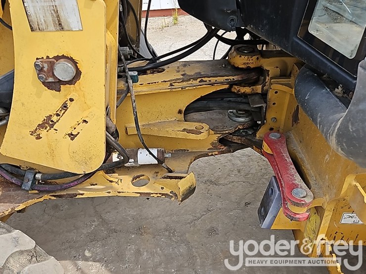 2012-caterpillar-908h-image-15