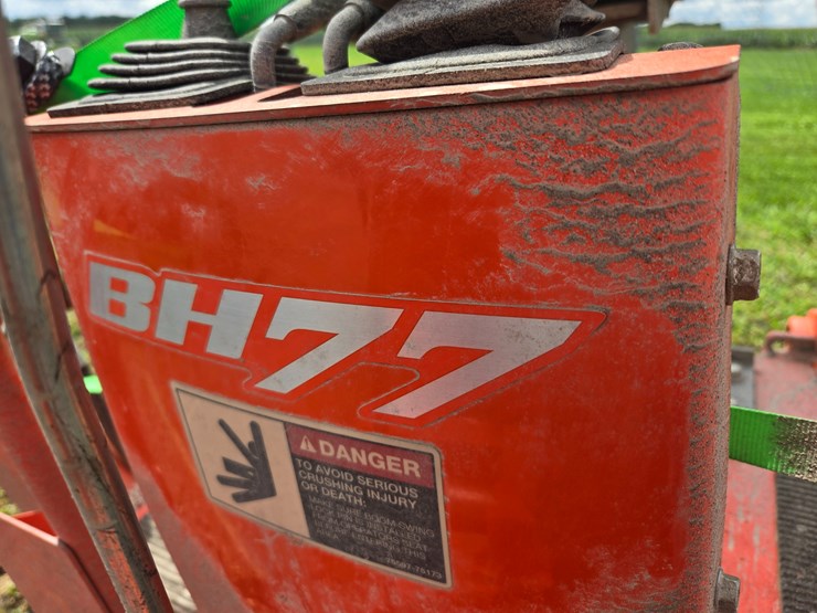 kubota-bh77-image-3