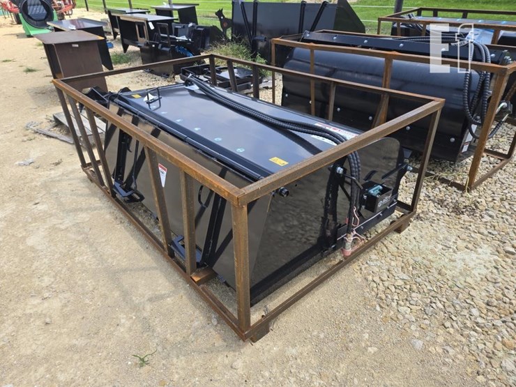 new-mower-king-skid-steer-74"-broom-image-4