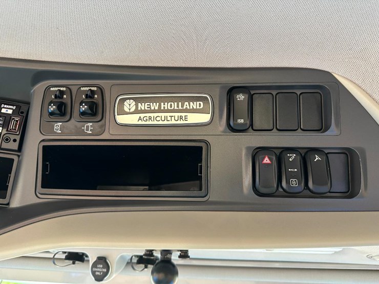 2020-new-holland-t8.320-image-79