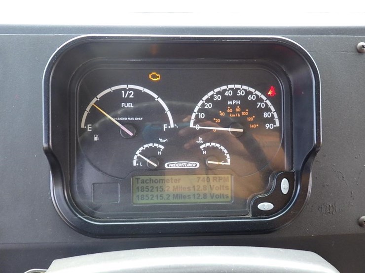 2012-freightliner-mt55-image-19