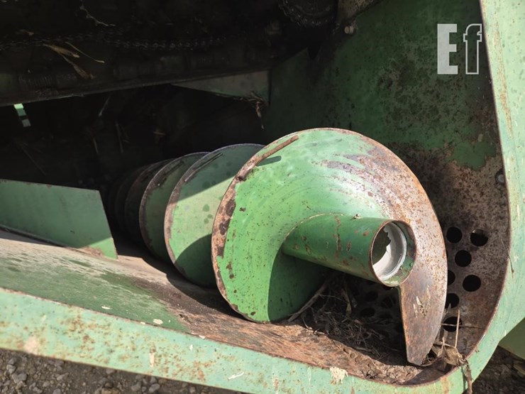 john-deere-300-image-8