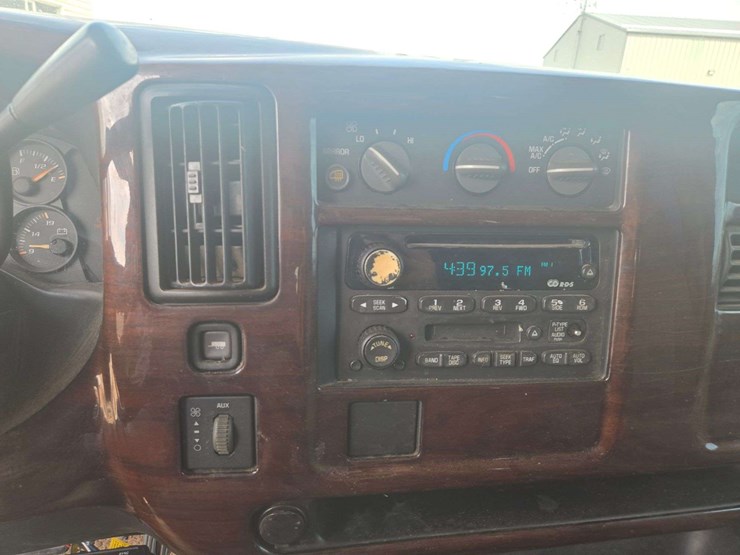 2003-gmc-1500-image-12