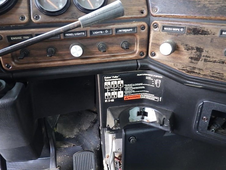 1994-freightliner-fld112-image-31