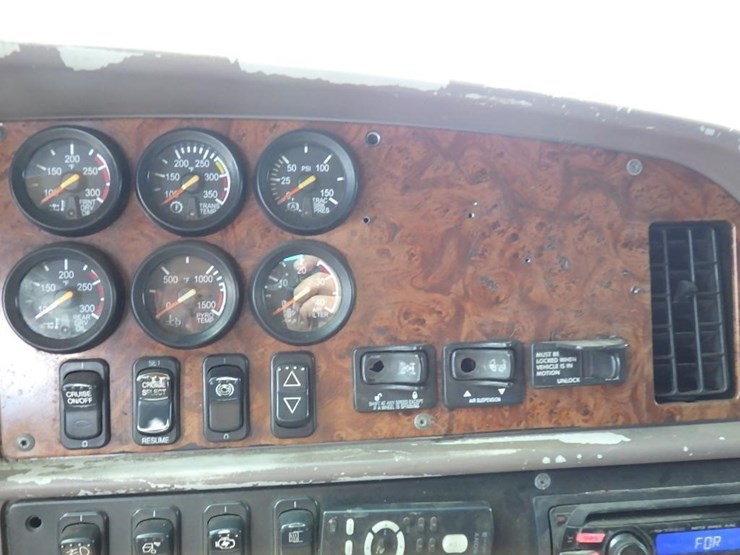 2005-peterbilt-387-image-23