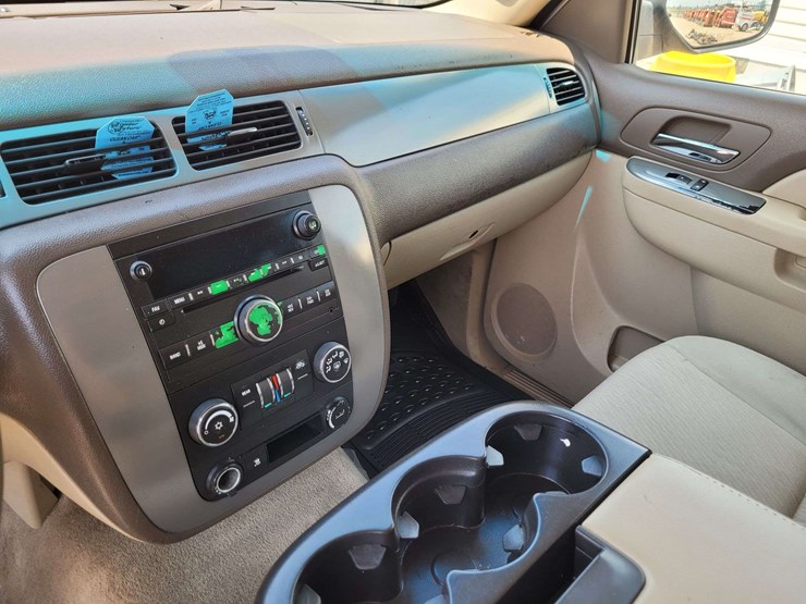 2010-chevrolet-tahoe-ls-image-10