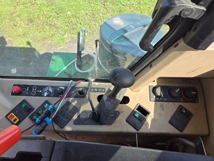 2002-john-deere-6850-image-32