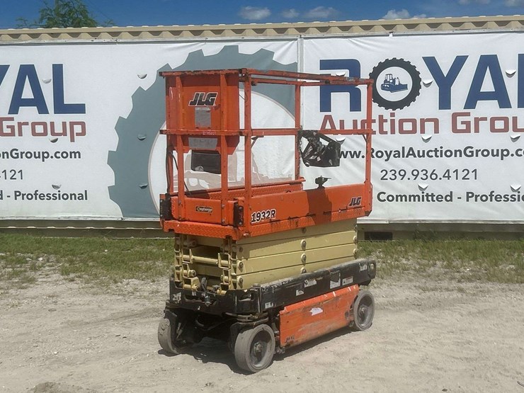 2017-jlg-1932r-image-1