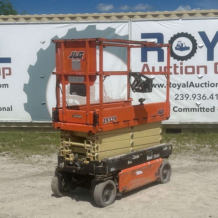 2017 JLG 1932R