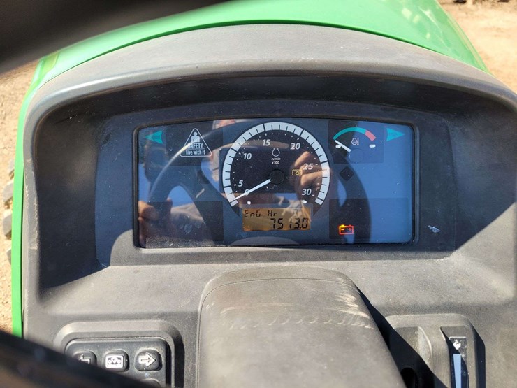 john-deere-4052m-image-8