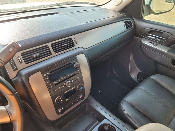 2012-chevrolet-tahoe-lt-image-11