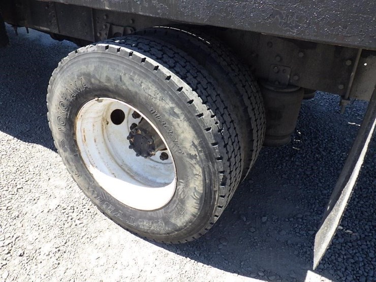 2005-ford-f750-image-26