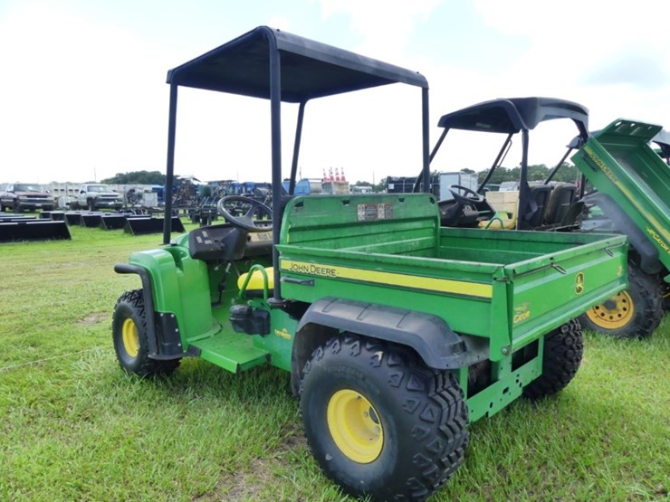 2021-john-deere-gator-image-3