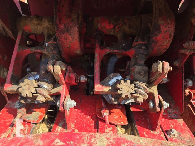 new-holland-310-image-8