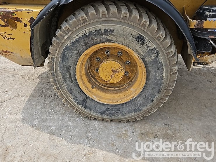 2012-caterpillar-908h-image-11