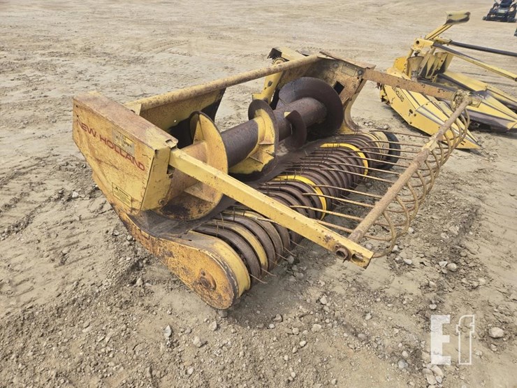 new-holland-900w-image-1