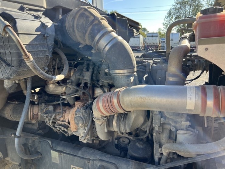 2020-peterbilt-567-image-23