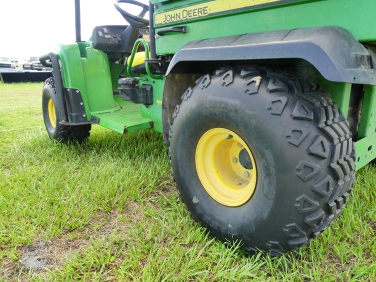 2021-john-deere-gator-image-6
