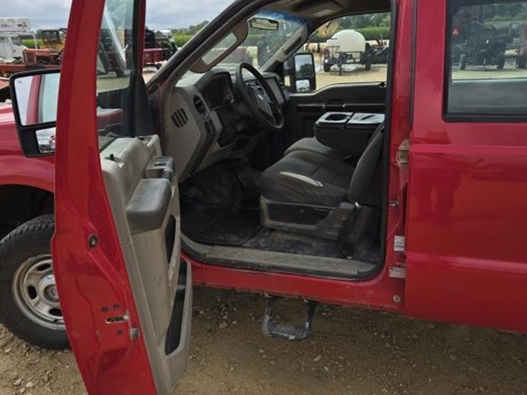 2010-ford-f250-image-16