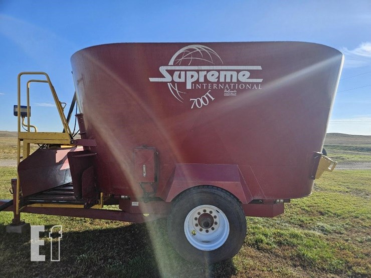 2009-supreme-intl-700t-image-6