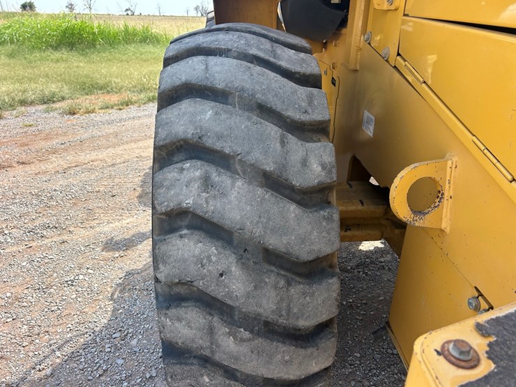 2012-deere-544k-image-5