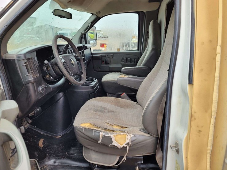 2011-chevrolet-express-3500-image-6
