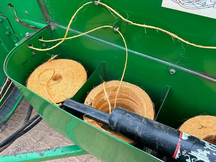 john-deere-336-image-26