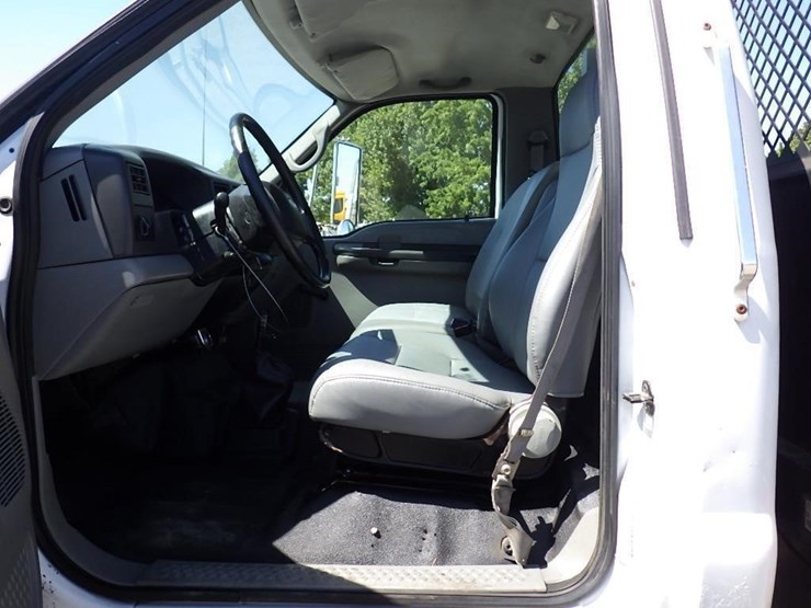 2005-ford-f750-image-17