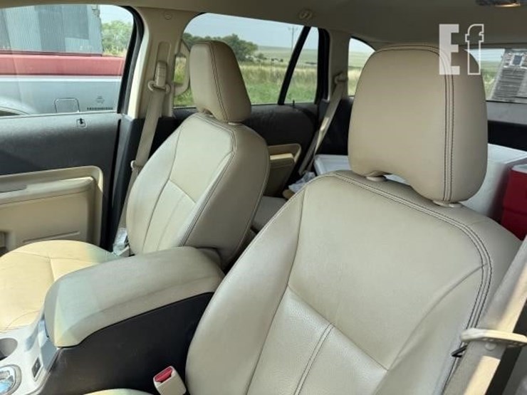 2010-ford-edge-image-13