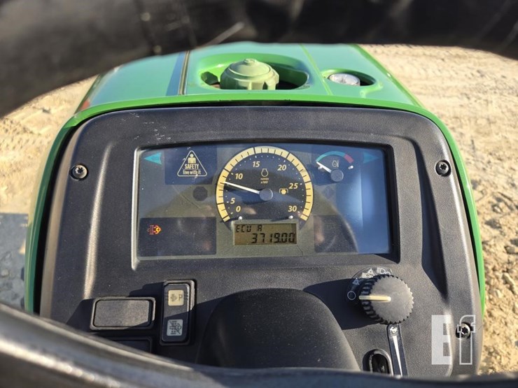 john-deere-3032e-image-18