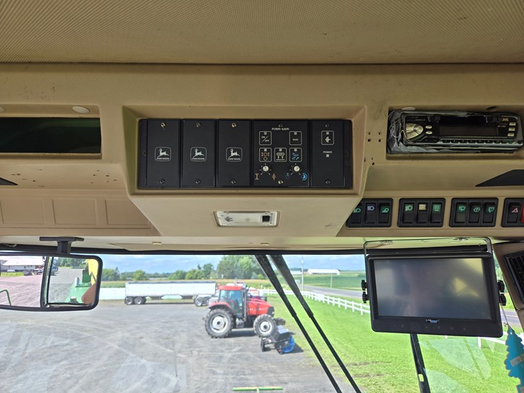 2002-john-deere-6850-image-37