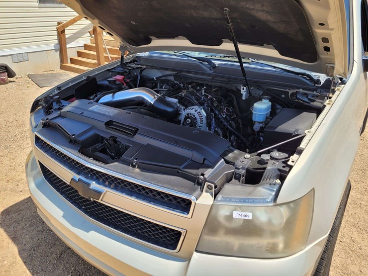 2010-chevrolet-tahoe-ls-image-12