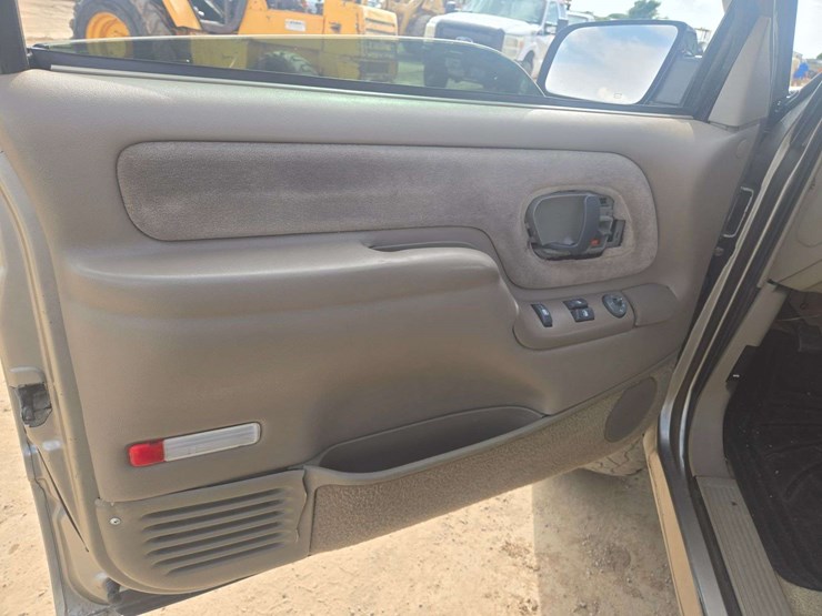 1999-chevrolet-tahoe-image-9